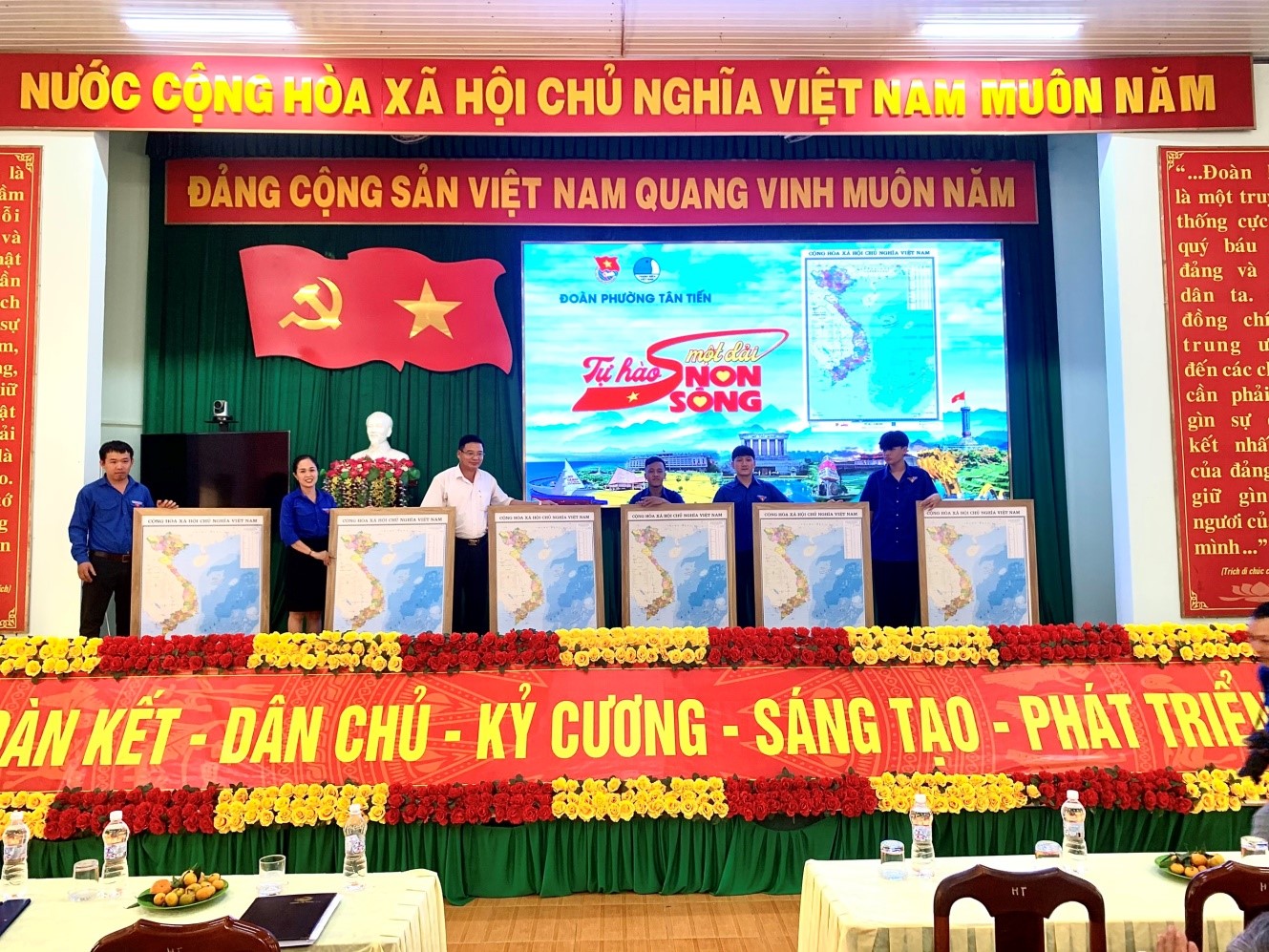 1.5. THANH LAP DOAN